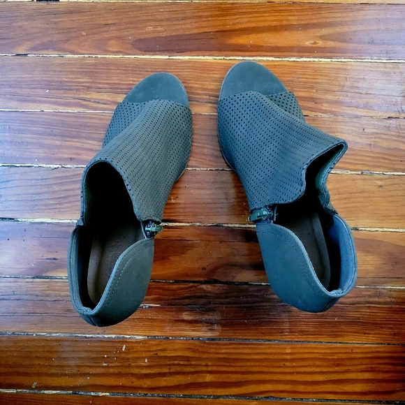 Charlotte Russe olive colored shoe bootie, 10 - Picture 3 of 4